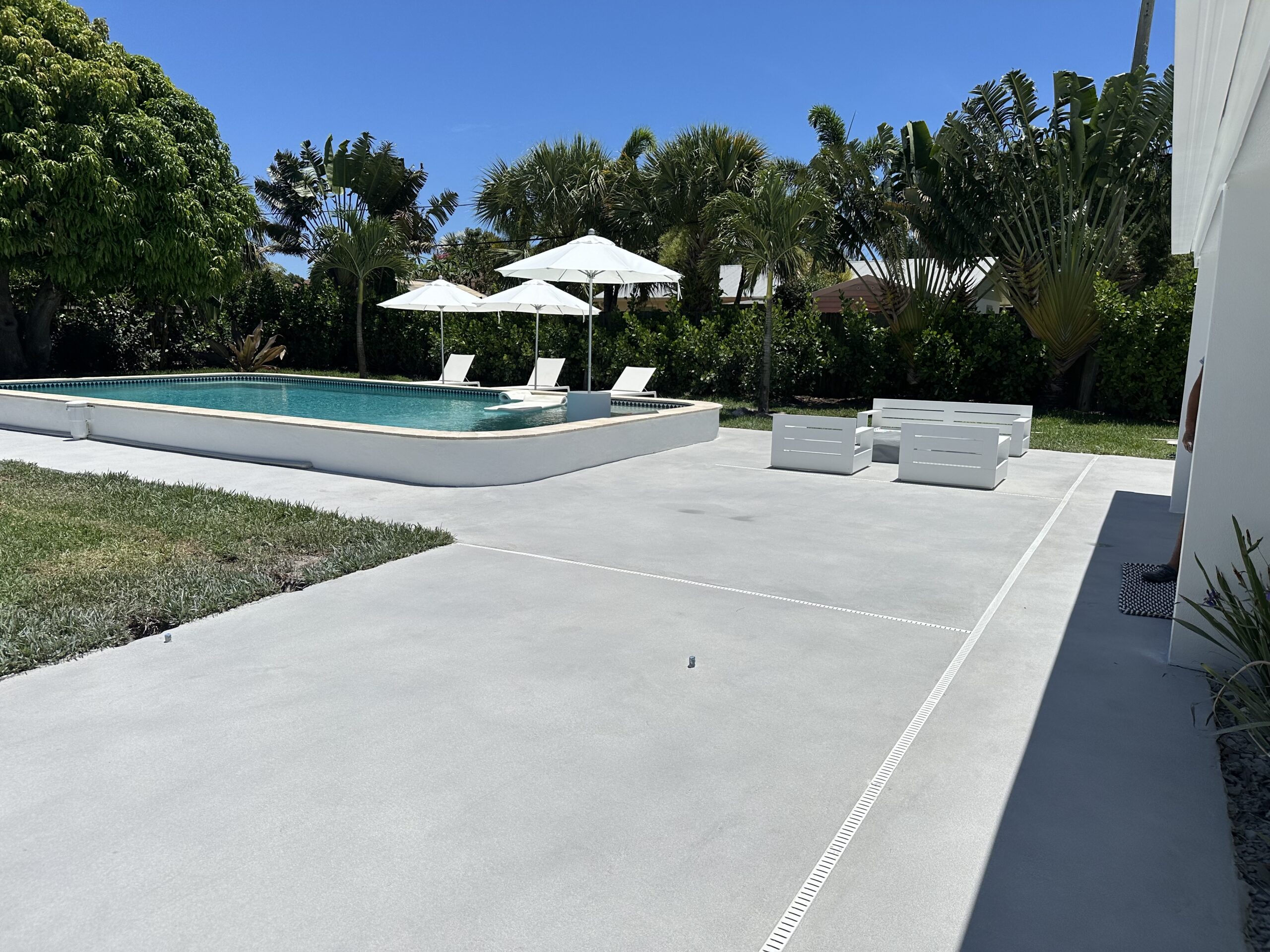 Concrete Pooldeck topcoat overlay